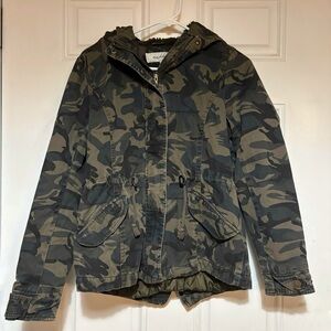 Women’s Sebby Camo Patterned Jacket size S